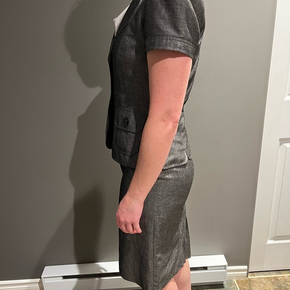 Fully lined Tahari 2 pcs summer suit (skirt and jacket) - Picture 2 of 10